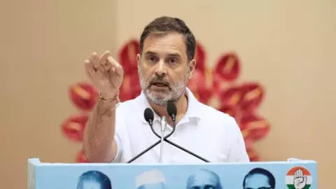 सावरकर पर बयान से मुझे जान का खतरा..., महात्मा गांधी की हत्या का जिक्र कर राहुल गांधी ने दी बड़ी चेतावनी