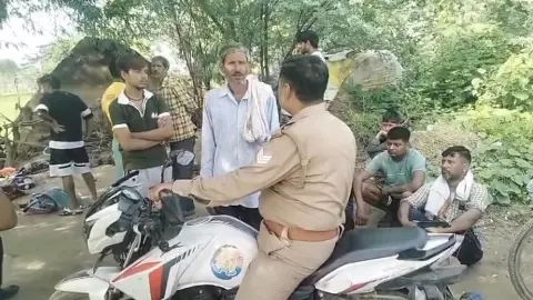 Mathura News: श्रीजी कुंज विहार कॉलोनी में चाय बनाते समय फटा सिलेंडर, घर का सामान जलकर खाक, जनहानि टली Mathura News: श्रीजी कुंज विहार कॉलोनी में चाय बनाते समय फटा सिलेंडर, घर का सामान जलकर खाक, जनहानि टली