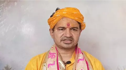 Mathura News: ब्रज की मर्यादा पर हमला करने वाले कथित भागवताचार्य के खिलाफ संत समाज का विरोध, 11 सदस्यीय समिति गठित