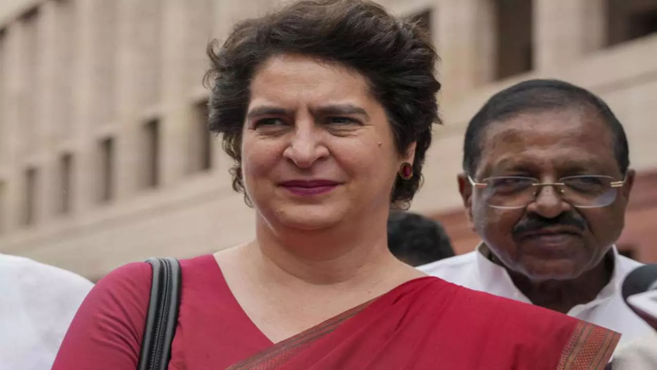 नाक के नीचे ‘1 लाख फर्जी वोट’ का खेल! राहुल के सुर में सुर मिलाकर प्रियंका ने EC पर दागे सवाल