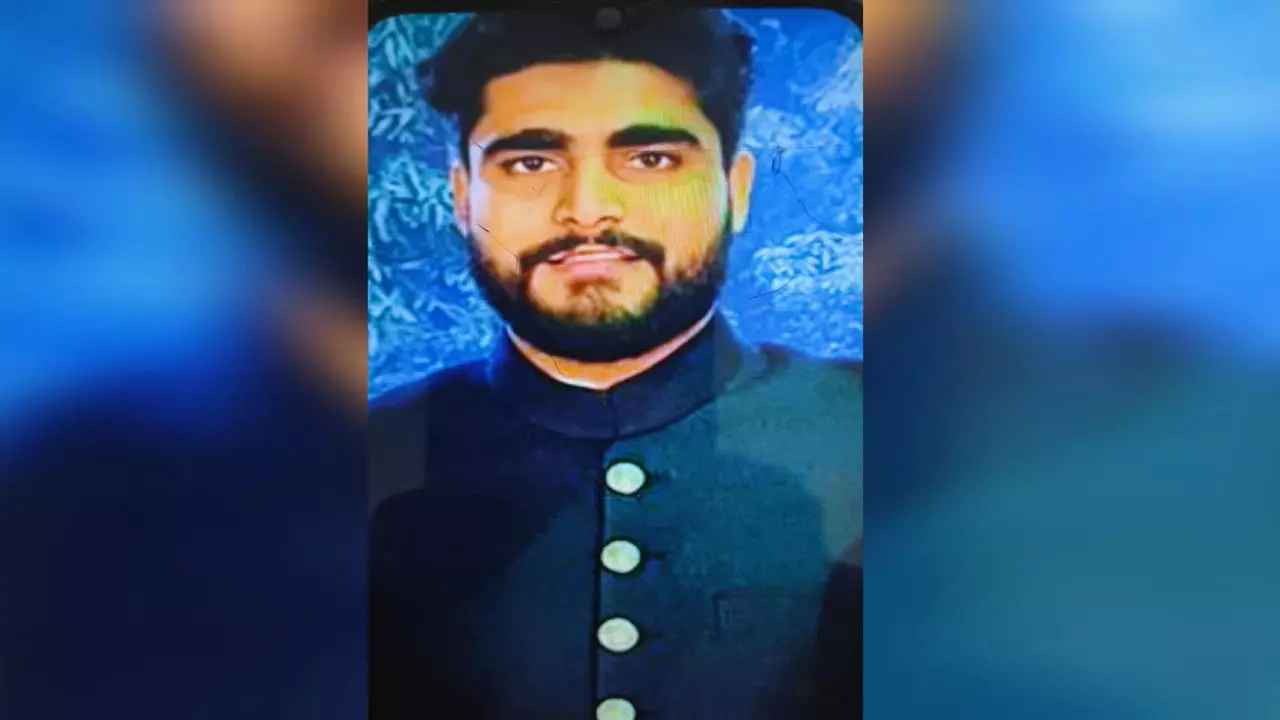 Hapur News: वैवाहिक कलह का दर्दनाक अंत: शादी के चार माह बाद युवक ने लाइसेंसी रिवॉल्वर से खुद को मारी गोली, मौके पर मौत