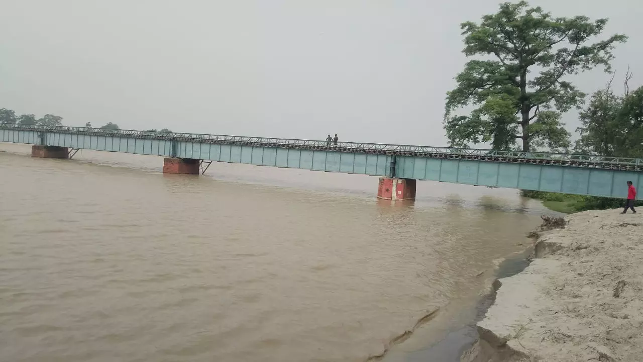 Lakhimpur Kheri News: किसानों के खेतों में पहुंचा शारदा नदी की बाढ़ का पानी