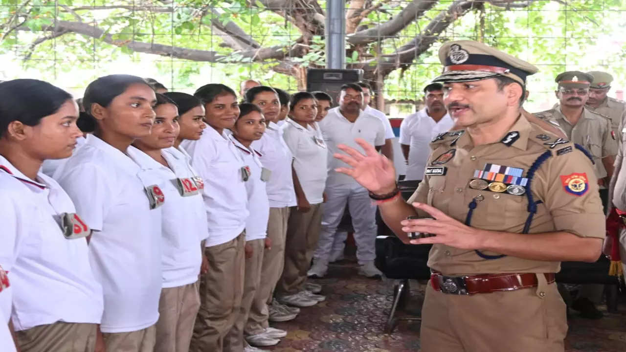 Varanasi News: पुलिस आयुक्त मोहित अग्रवाल ने रिक्रूट आरक्षियों को दिया खास प्रशिक्षण