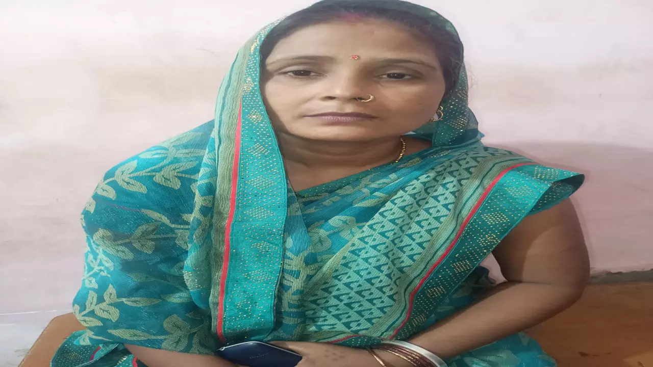 Bareilly News: रिश्वत न देने पर पुलिस ने पति को भेजा जेल, अब ससुर को जेल भेजने की धमकी, सीओ से महिला ने लगाई न्याय की गुहार