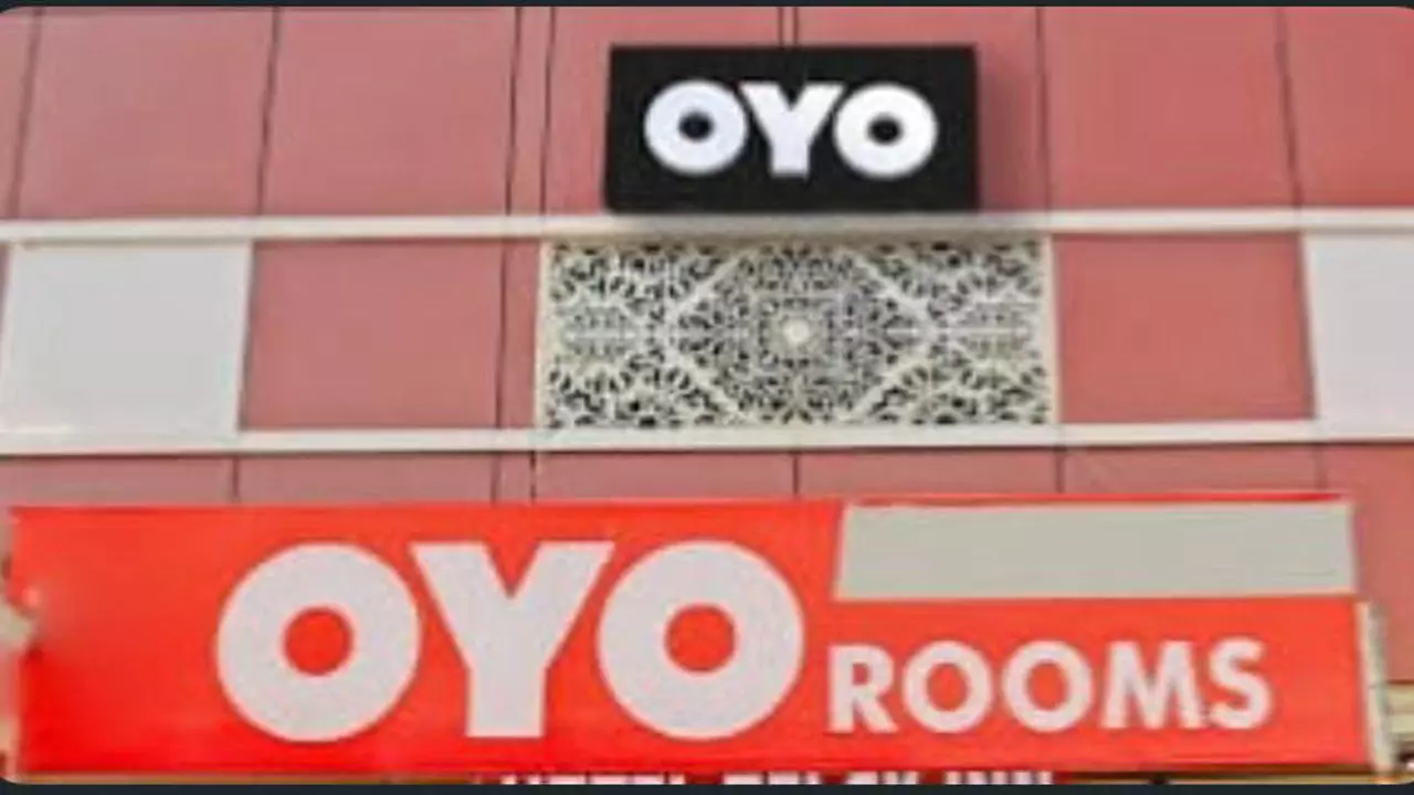 Etah News: GT रोड स्थित OYO होटल पर प्रशासन का छापा – 4 कपल्स और मैनेजर हिरासत में, अवैध गतिविधियों का अड्डा बना होटल