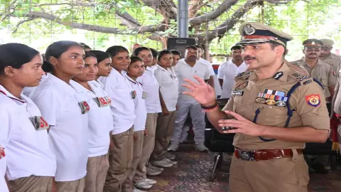 Varanasi News: पुलिस आयुक्त मोहित अग्रवाल ने रिक्रूट आरक्षियों को दिया खास प्रशिक्षण