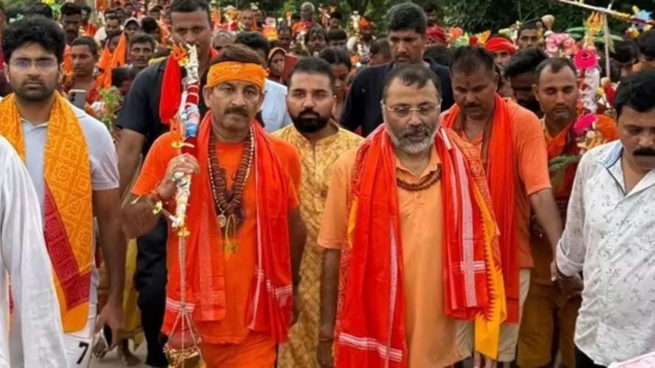भाजपा सांसद निशिकांत दुबे और मनोज तिवारी के खिलाफ FIR, देवघर मंदिर में जबरन एंट्री और भगदड़ फैलाने का आरोप