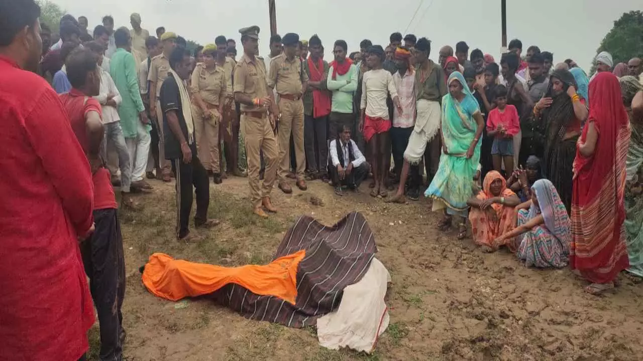 बांदा में महिला ने तीन बच्चों को कमर से बांधकर किया ऐसा कांड... पुलिस भी रह गयी दंग