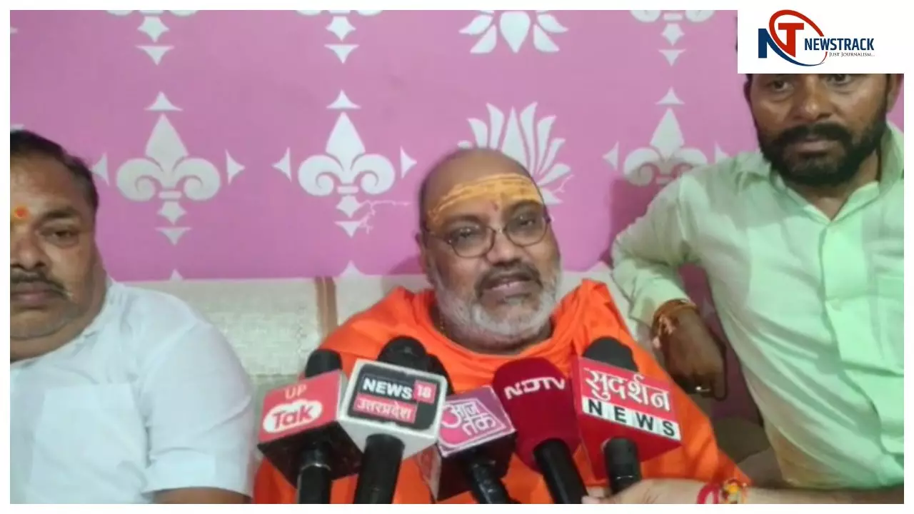 Muzaffarnagar News: स्वामी यति नरसिंहानंद का बड़ा बयान, डिंपल यादव बहुत अच्छी बेटी, एसटी हसन को मर जाना चाहिए