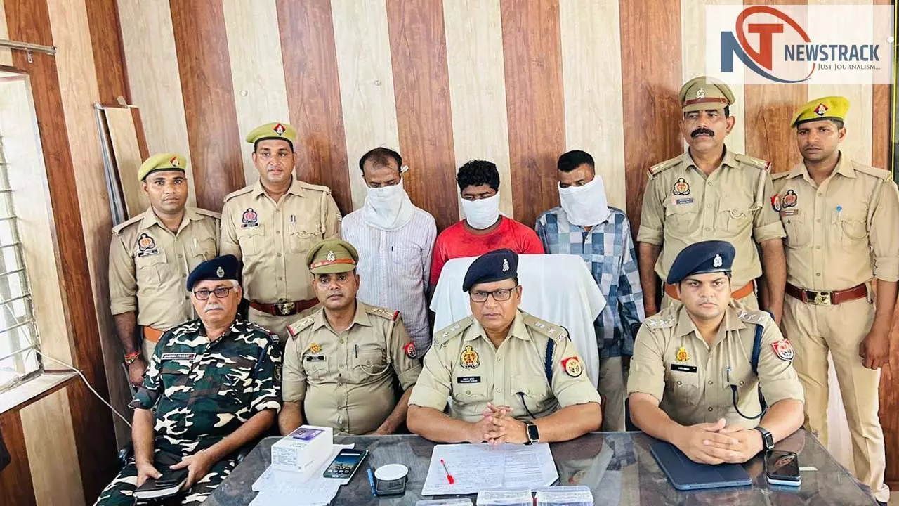 Four smugglers arrested with 52.09 grams of smack, 20470 Indian rupees