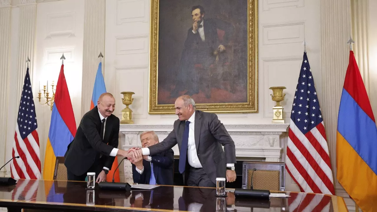 ट्रंप की चाल पर ईरान की ललकार, अजरबैजान-आर्मेनिया कॉरिडोर पर दिया आखिरी अल्टीमेटम, रुकावट डाली तो... ट्रंप की चाल पर ईरान की ललकार, अजरबैजान-आर्मेनिया कॉरिडोर पर दिया आखिरी अल्टीमेटम, रुकावट डाली तो...