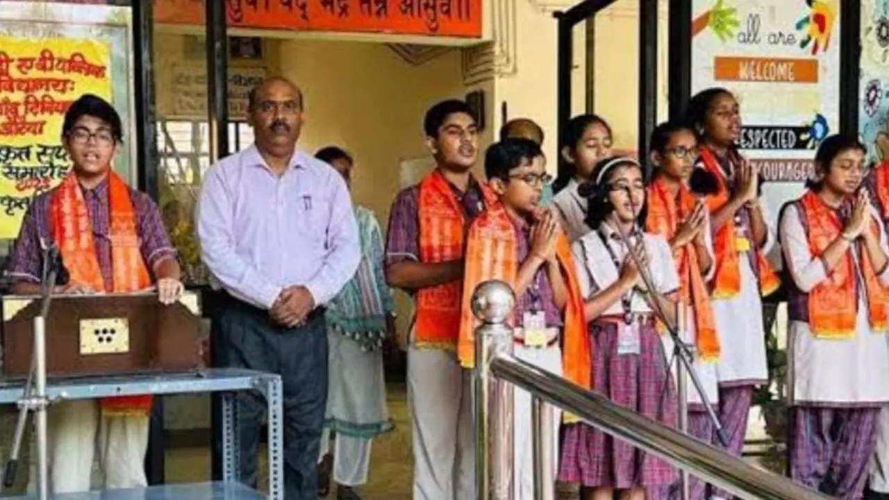 Auraiya News: संस्कृत सप्ताह का भव्य समापन, छात्रों ने प्रस्तुत किए मनमोहक कार्यक्रम