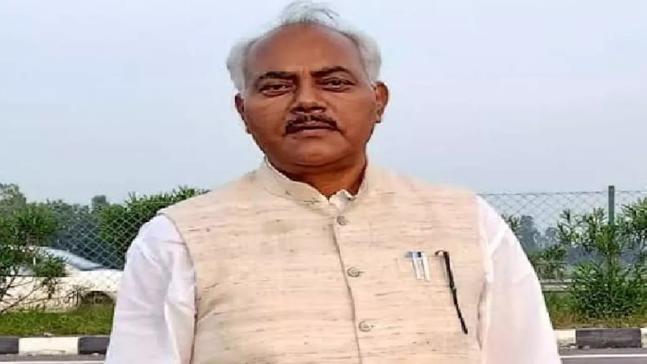 UP News: स्कूल मर्जर पर सदन में गरमाई बहस ! सपा एमएलसी बोले- शिक्षा व्यवसाय नहीं, मौलिक अधिकार है, शिक्षा मंत्री ने दिया जवाब UP News: स्कूल मर्जर पर सदन में गरमाई बहस ! सपा एमएलसी बोले- शिक्षा व्यवसाय नहीं, मौलिक अधिकार है, शिक्षा मंत्री ने दिया जवाब