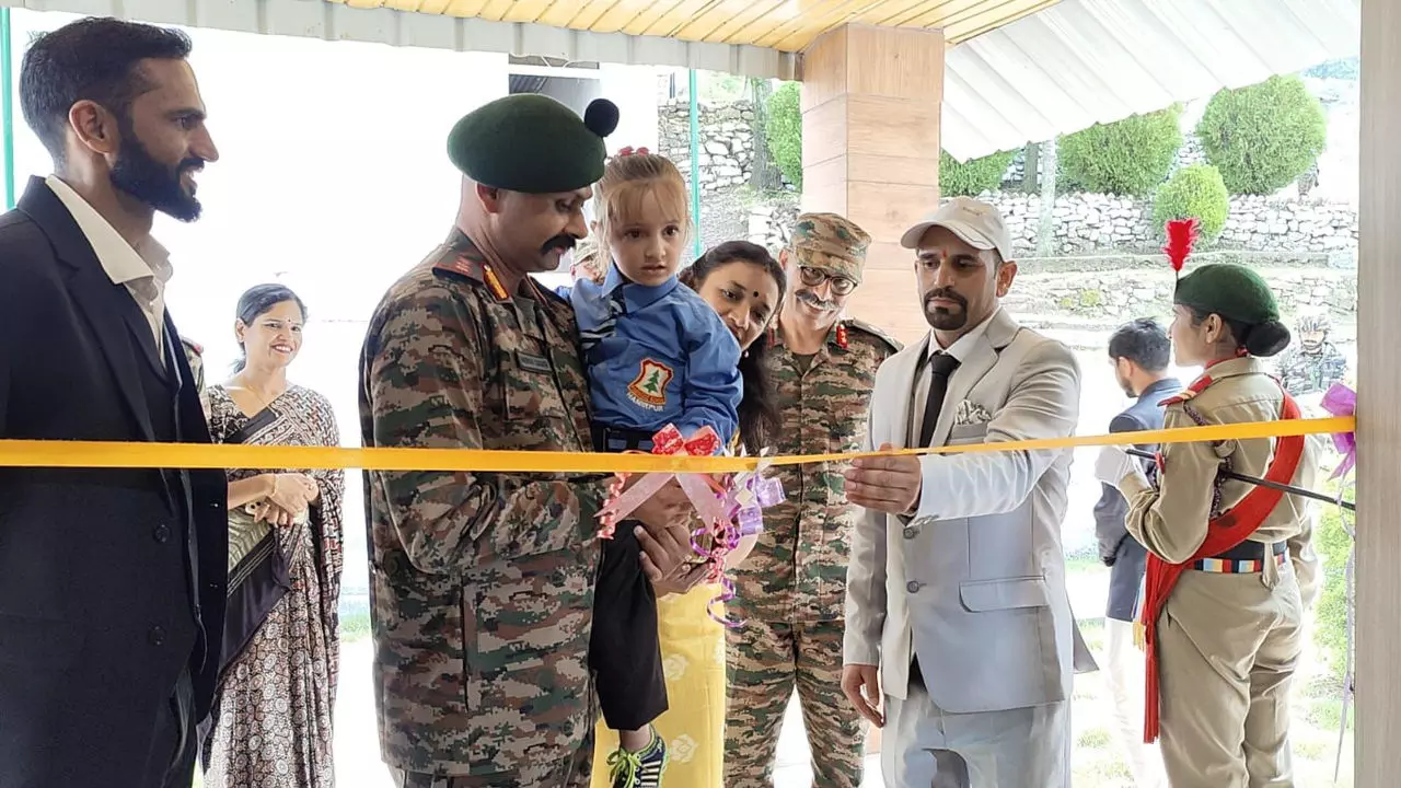 Adani Group News: LOC पर अदाणी समूह ने पाइनवुड स्कूल में बनवाया अत्याधुनिक ऑडिटोरियम Adani Group News: LOC पर अदाणी समूह ने पाइनवुड स्कूल में बनवाया अत्याधुनिक ऑडिटोरियम