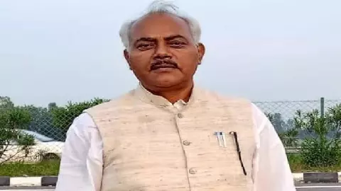 UP News: स्कूल मर्जर पर सदन में गरमाई बहस ! सपा एमएलसी बोले- शिक्षा व्यवसाय नहीं, मौलिक अधिकार है, शिक्षा मंत्री ने दिया जवाब UP News: स्कूल मर्जर पर सदन में गरमाई बहस ! सपा एमएलसी बोले- शिक्षा व्यवसाय नहीं, मौलिक अधिकार है, शिक्षा मंत्री ने दिया जवाब
