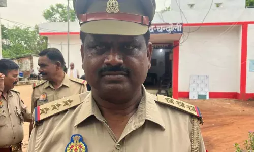 Chandauli News:मसीहा इंस्पेक्टर रमेश यादव का तबादला,नौगढ़ के लोगों की आंखें हुईं नम
