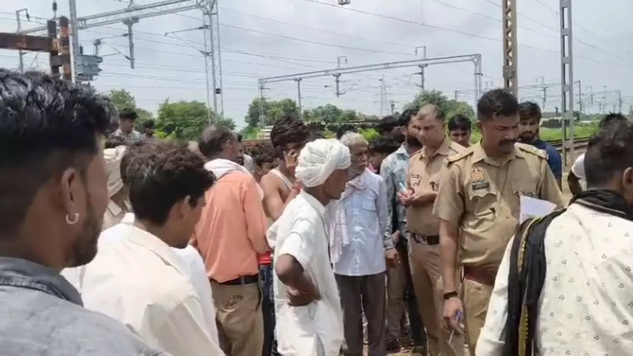 Firozabad News: पारिवारिक विवाद में दो नाबालिग चचेरी बहनों की दर्दनाक मौत: ट्रेन के आगे कूदकर दी जान