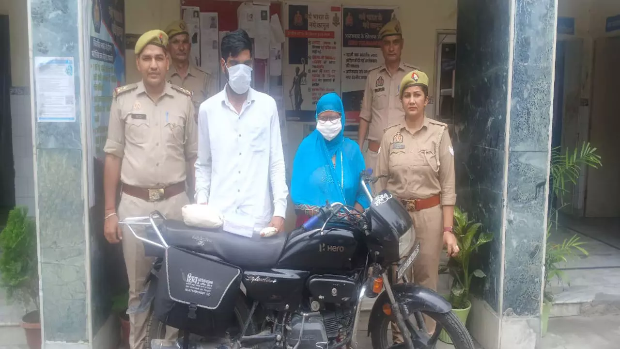 Hapur News: हिस्ट्रीशीटर और महिला चरस के साथ गिरफ्तार, 13 से ज्यादा मुकदमे