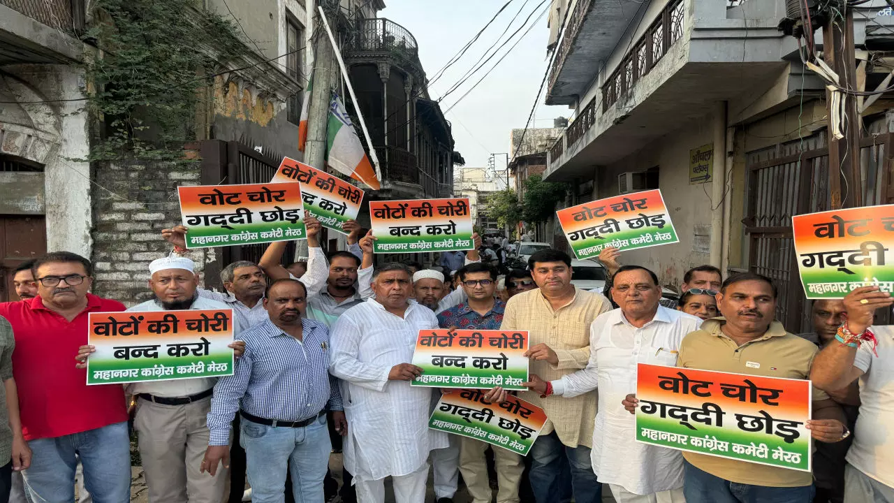 Meerut News: वोट चोरी के खिलाफ कांग्रेस का मेरठ में जोशीला मार्च