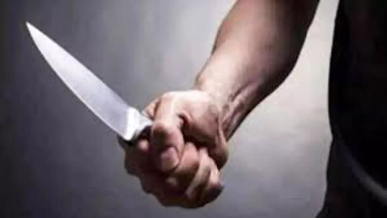 Chandauli News: पुरानी रंजिश में दो लोगों पर चाकू से हमला, हमलावर हुआ गिरफ्तार Chandauli News: पुरानी रंजिश में दो लोगों पर चाकू से हमला, हमलावर हुआ गिरफ्तार