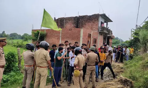 फतेहपुर में मंदिर-मकबरा विवाद: कांग्रेस ने की कार्रवाई की मांग, भाजपा नेता पर उठे सवाल