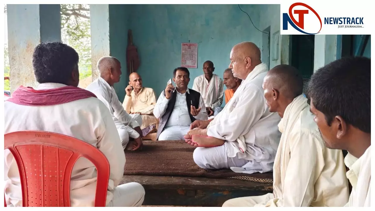 Chandauli News:  श्रद्धांजलि और संवेदना: अधिवक्ता रामजियावन सिंह यादव ने शोक संतप्त परिवारों को दी सांत्वना