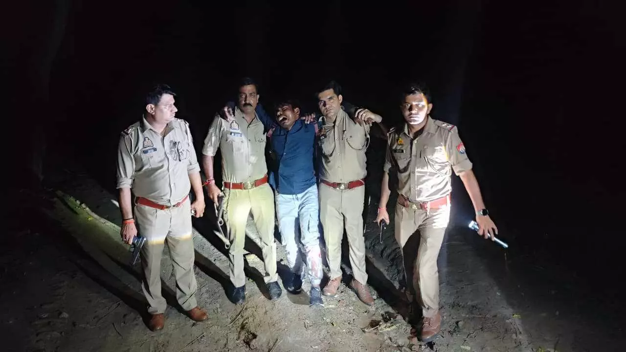 Meerut News: ट्रांसफार्मर व ट्यूबवेल स्टार्टर चोरी गिरोह का सरगना मुठभेड़ में घायल, पिस्टल व चोरी का सामान बरामद Meerut News: ट्रांसफार्मर व ट्यूबवेल स्टार्टर चोरी गिरोह का सरगना मुठभेड़ में घायल, पिस्टल व चोरी का सामान बरामद