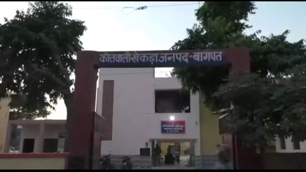 Baghpat News: जितना बोलेगा उतना मारूंगा...वर्दीधारी ने युवक पर बरसाये थप्पड़, उगला गालियों का जहर