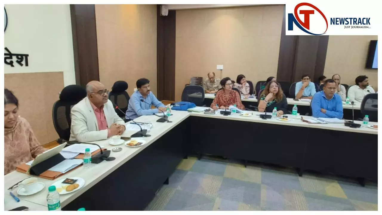 Kanpur News: डीएम ने दी चेतावनी: लापरवाही पर होगी सख्त कार्रवाई, जयपुरिया ओवरब्रिज के प्रोजेक्ट मैनेजर को फटकार
