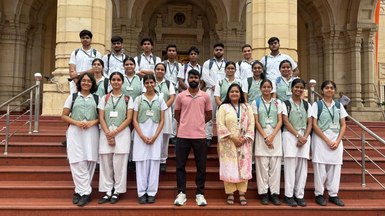 दिल्ली पब्लिक स्कूल गोमती नगर विस्तार ब्रांच के छात्रों के दल ने उत्तर प्रदेश विधान सभा का किया भ्रमण