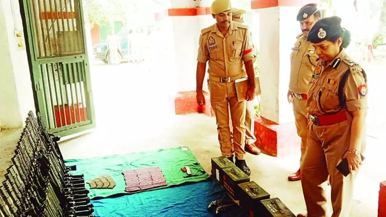 Jhansi News: दिनदहाड़े लूट का प्रयास नाकाम, पिता-पुत्री की बहादुरी से दो बदमाश पकड़े गए