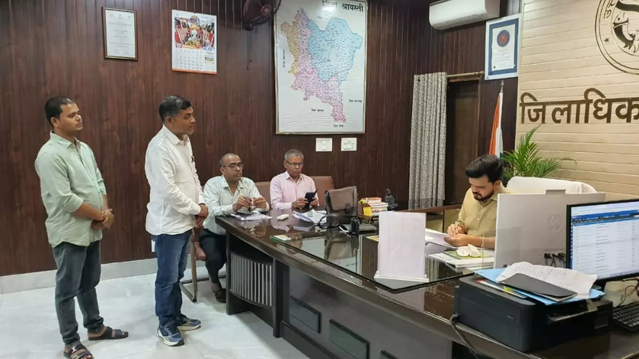 Shravasti News: सोशल मीडिया/फेसबुक पर अफवाह फैलाने में कई पर गिरी गाज