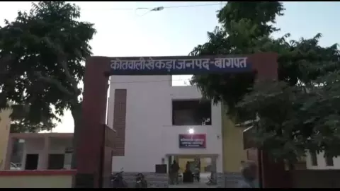 Baghpat News: जितना बोलेगा उतना मारूंगा...वर्दीधारी ने युवक पर बरसाये थप्पड़, उगला गालियों का जहर