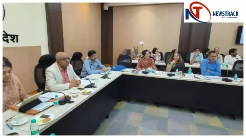 Kanpur News: डीएम ने दी चेतावनी: लापरवाही पर होगी सख्त कार्रवाई, जयपुरिया ओवरब्रिज के प्रोजेक्ट मैनेजर को फटकार