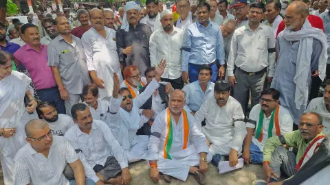 फतेहपुर में मकबरा- मंदिर विवाद: कांग्रेस नेता हाउस अरेस्ट, हिन्दू संगठनों ने दी बड़े आंदोलन की चेतावनी