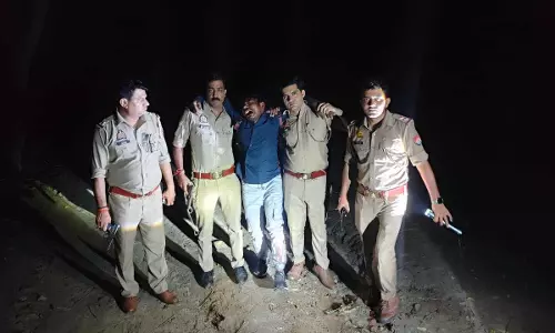 Meerut News: ट्रांसफार्मर व ट्यूबवेल स्टार्टर चोरी गिरोह का सरगना मुठभेड़ में घायल, पिस्टल व चोरी का सामान बरामद