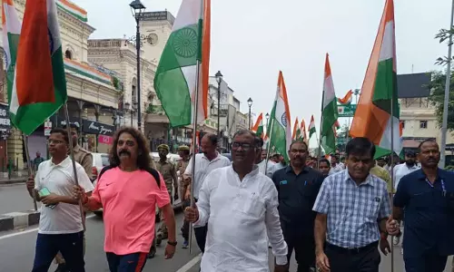 केडी सिंह बाबू स्टेडियम से निकाली गई तिरंगा यात्रा, खेल मंत्री गिरीश चंद्र यादव हुए शामिल