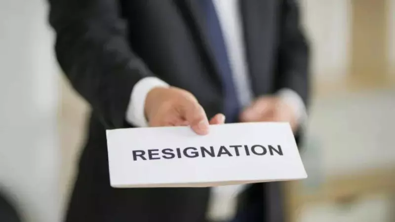 सैलरी क्रेडिट, इस्तीफा डेबिट! 5 मिनट में नौकरी छोड़ वायरल हुआ कर्मचारी