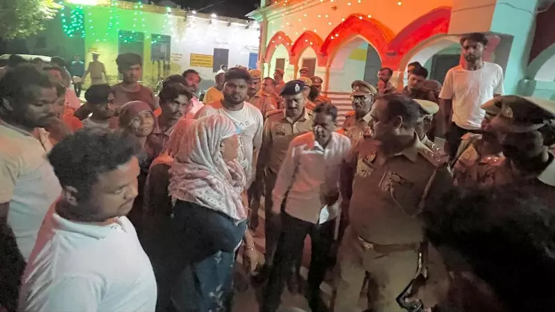 Hathras News: डंपिंग ग्राउंड में फंदे से लटका मिला सफाई कर्मचारी का शव, नगर पालिका में शव रखकर परिजनों ने किया हंगामा