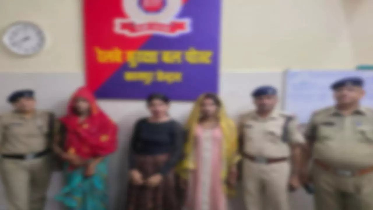 Kanpur News: कानपुर सेंट्रल पर RPF की बड़ी कार्रवाई: बिना अनुमति के तीन किन्नर गिरफ्तार