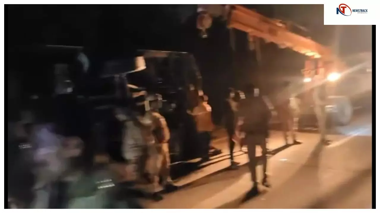 Barabanki News:  बाराबंकी में डबल डेकर बस पलटी, 30 यात्री घायल; 2 की हालत गंभीर