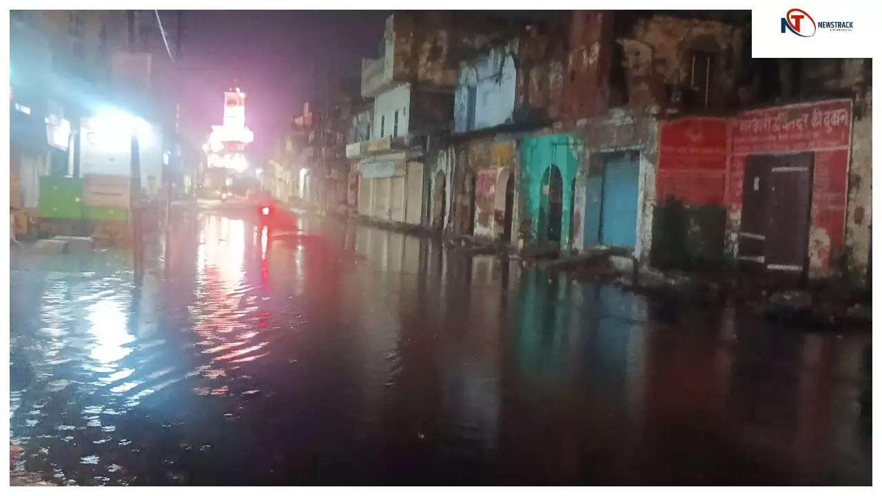 लखनऊ में बारिश के बाद हाहाकार! देर रात जलभराव के बीच उतरे मंडलायुक्त और नगर आयुक्त, अलर्ट मोड पर काम कर रहा प्रशासन