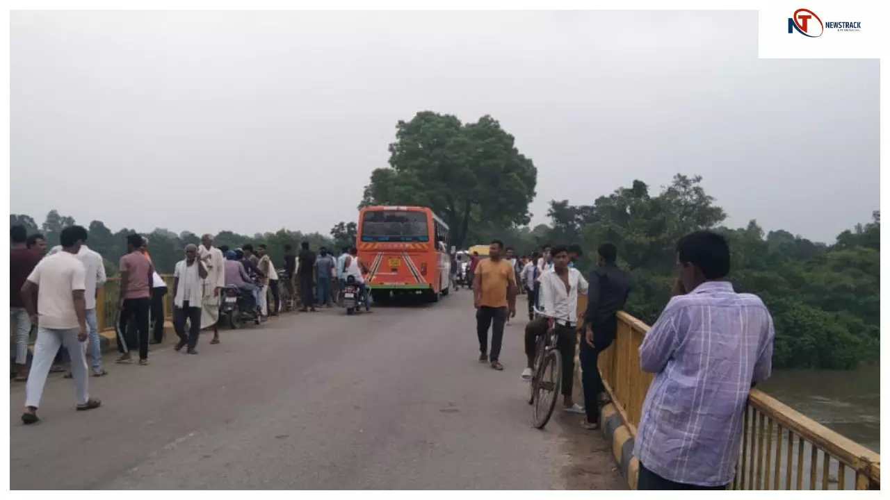 बाराबंकी में दर्दनाक घटना: सास-ससुर की प्रताड़ना से तंग विवाहिता ने दो बच्चों संग नदी में लगाई छलांग, एक मासूम का शव बरामद