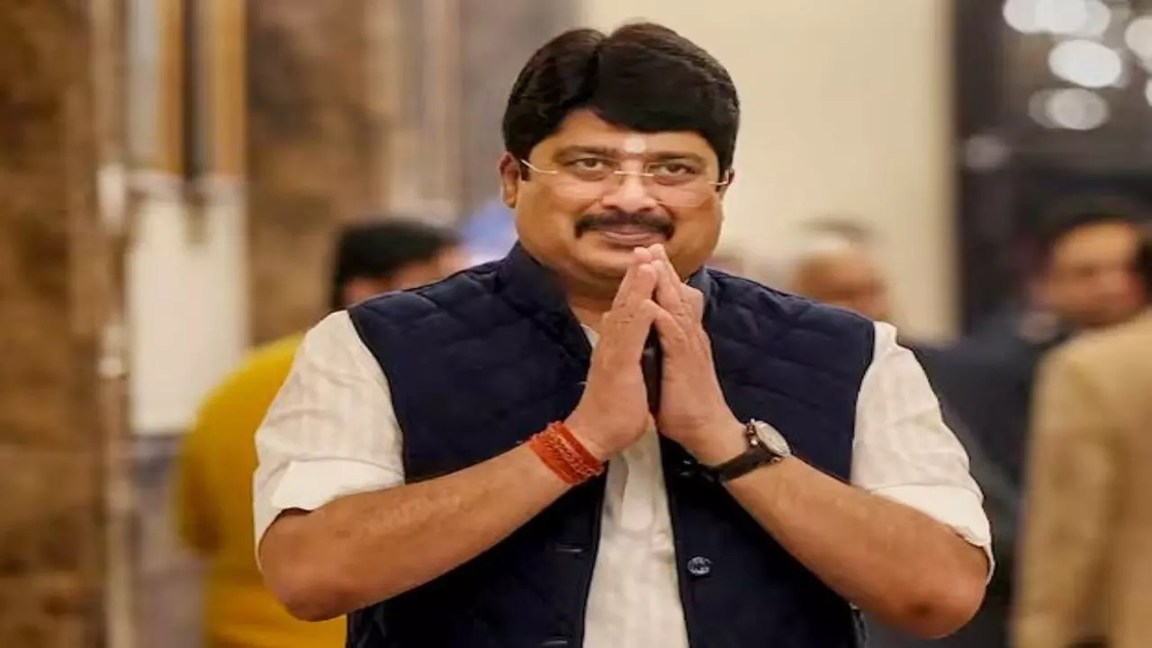 Raja Bhaiya: तू माटी का लाल है’…राजा भैया का गोरखपुर से कुंभ तक का ऐसा बयान कि हिल गया UP