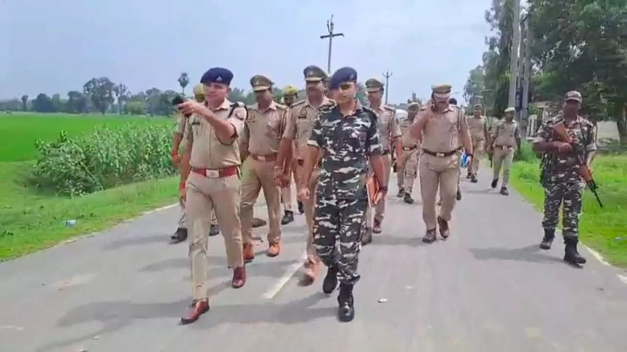 Maharajganj News: महराजगंज में स्वतंत्रता दिवस व जन्माष्टमी पर महराजगंज पुलिस का पहरा, सीमा से शहर तक सुरक्षा एजेंसियां अलर्ट