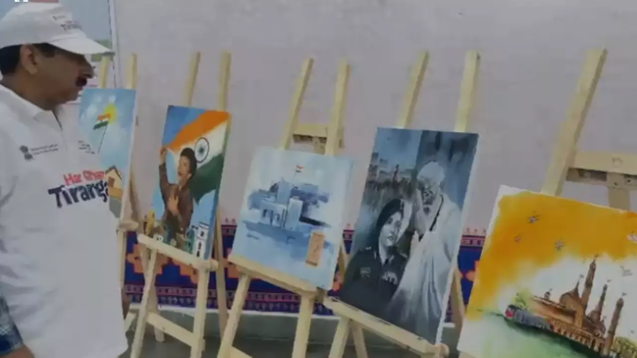 Lucknow News: ललित कला अकादमी में हुई हर घर तिरंगा पेंटिंग प्रतियोगिता, कलाकारों ने दिखाई देशभक्ति की झलक