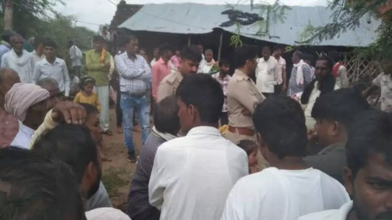 Mainpuri News: बकरे को बचाने गए किशोर की करंट की चपेट में आने से मौत