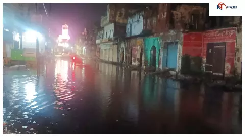 लखनऊ में बारिश के बाद हाहाकार! देर रात जलभराव के बीच उतरे मंडलायुक्त और नगर आयुक्त, अलर्ट मोड पर काम कर रहा प्रशासन