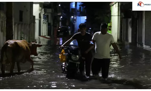 Lucknow: बारिश बनी आफत, विधान भवन से लेकर घरों में जलभराव, स्कूल बंद करने का आदेश