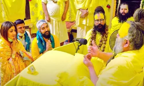 जीवन की उलझनें दूर करेगा ये मंत्र, मथुरा में प्रेमानंद महाराज ने शिल्पा शेट्टी को दी खास सलाह, आप भी जरूर मानें